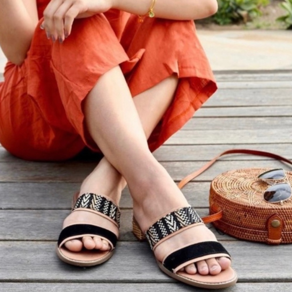 🌻TOMS Mariposa Black Suede Geometric Woven Sandal